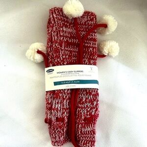 NEW!!! Old Navy Women’s Cozy Pom Pom Slippers Knit Socks Size Small